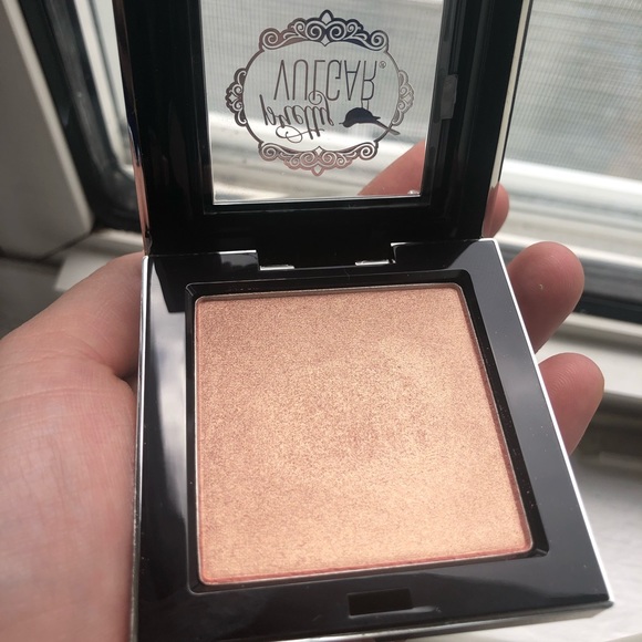 Pretty Vulgar Highlighter - Shimmering Swan - Picture 4 of 7